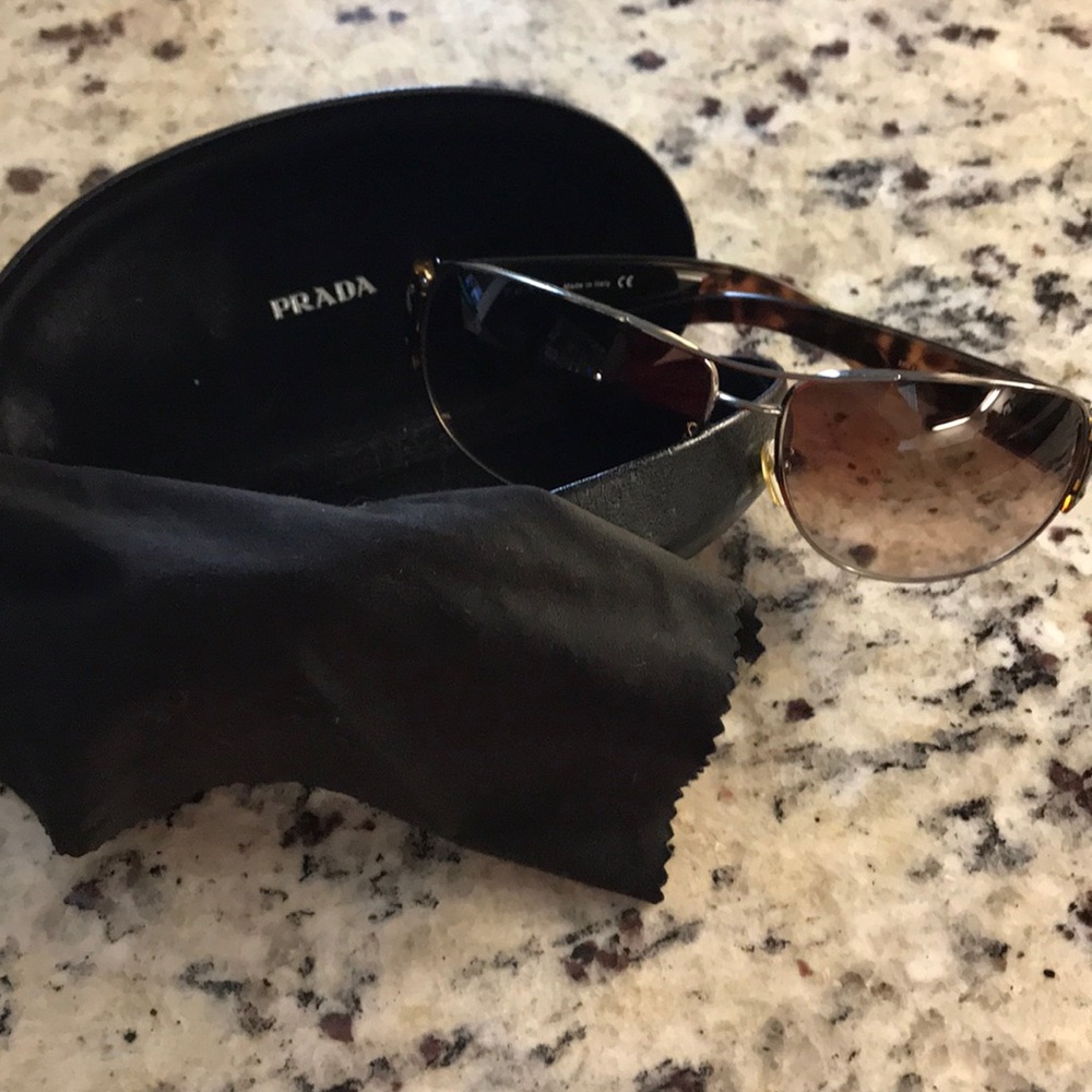 Prada sunglasses - Picture 1 of 8